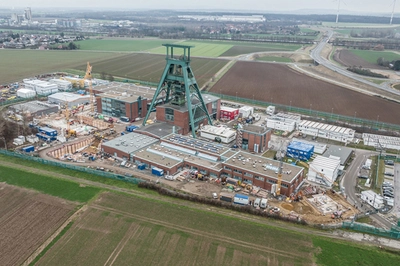 Bergwerksgelände des Endlagers Konrad am Schacht 1 aus der Luft.