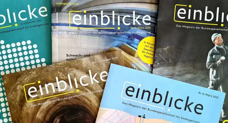 Verschiedene Ausgaben des Einblicke-Magazins