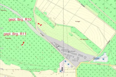 Lage der Bohransatzpunkte für die Bohrungen R10 und R11. Der minimale Abstand zum Grubengebäude beträgt unter Tage 260 Meter (R10) bzw. 167 Meter (R11). Würden die Bohrlöcher um 100 Meter verlängert, betrüge der minimalste Abstand zum Grubengebäude 144 Meter (R11).