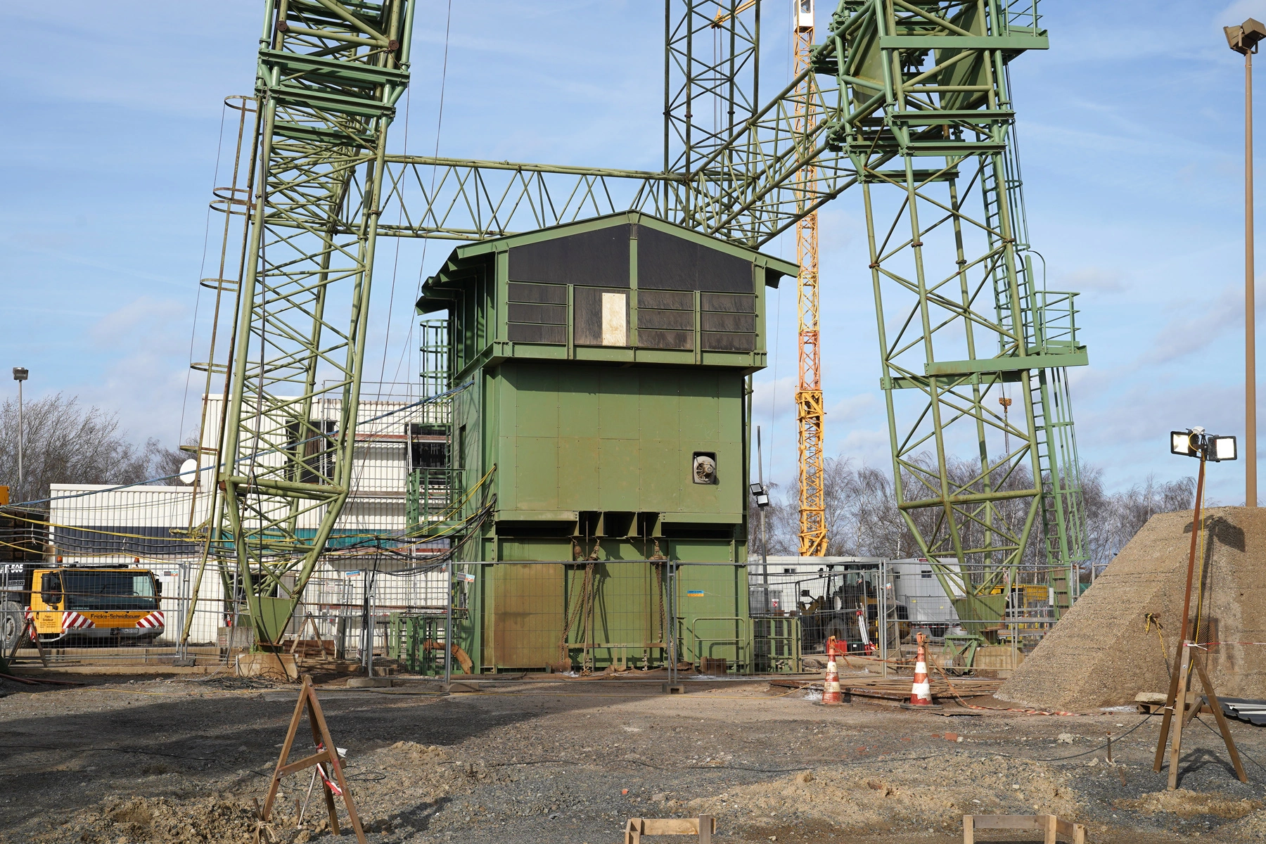 Ein kleiner Förderturm für Umbauarbeiten am Schacht Konrad 2