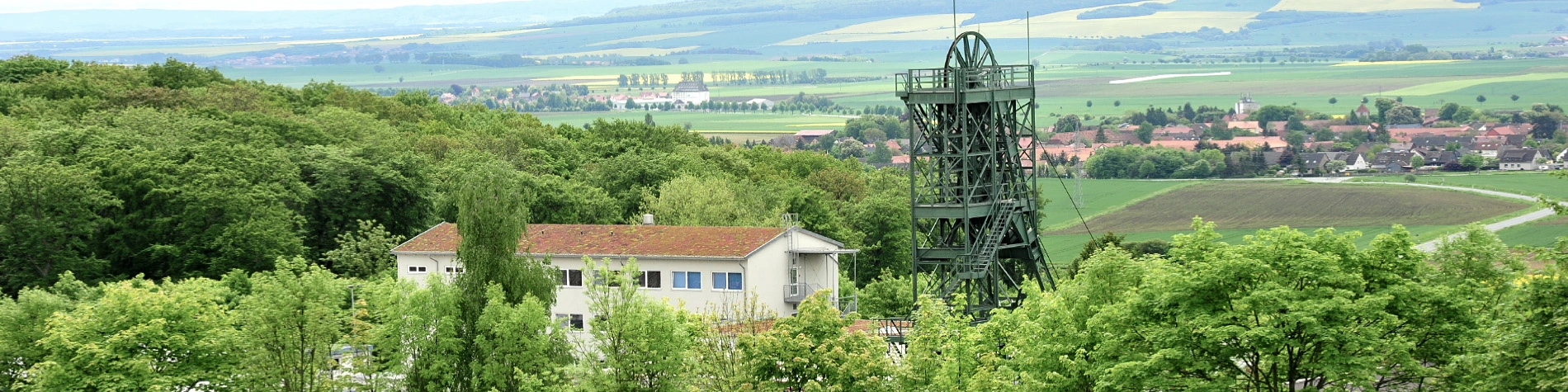 Die Schachtanlage Asse II im Wald bei Remlingen.