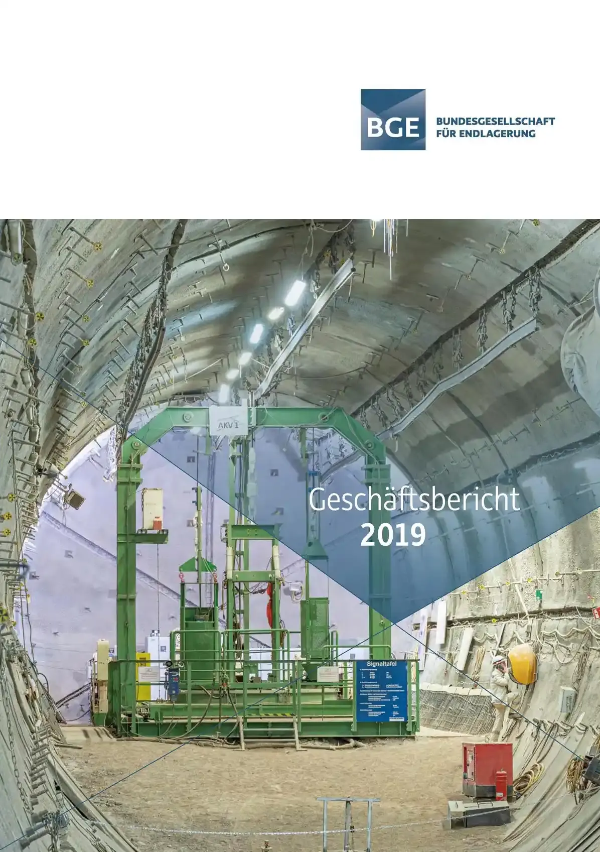 Das Cover des Geschäftsberichts 2019 zeigt ein grünes Industriegestell in einem Tunnel unter Tage.