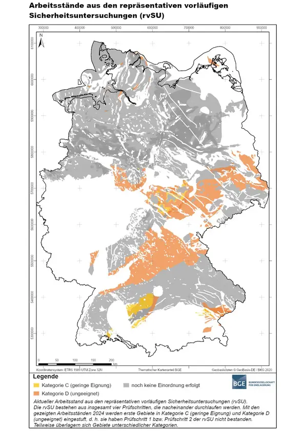 Abbildung einer Deutschlandkarte mit farbig eingefärbten Gebieten. Über der Karte steht: "Arbeitsstände aus den repräsentativen vorläufigen Sicherheitsuntersuchungen".